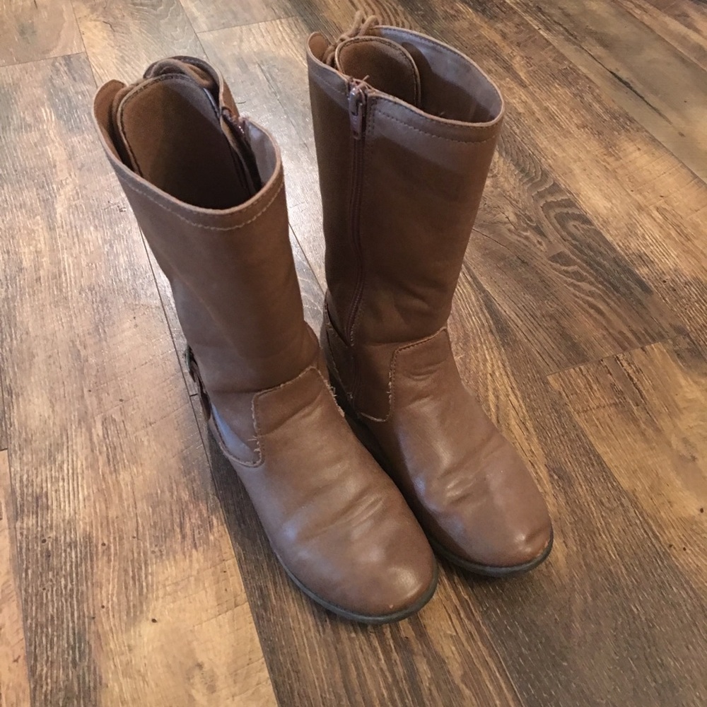 Brown boots size 3